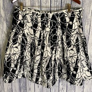 St. John Sport Black/White Floral Box Pleat Tennis Skirt, 16